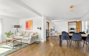 Smart TV - 4 bedroom gorgeous home in Allinge (Allinge)