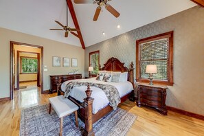 5 Schlafzimmer, Schreibtisch, Bügeleisen/Bügelbrett, Reisekinderbett