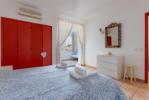 1 soverom, strykejern/-brett, wi-fi (inkludert) og sengetøy