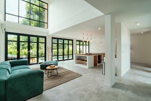 Villa, 2 chambres | Coin séjour | Télévision LED