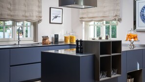 Fridge, oven, dishwasher, coffee/tea maker