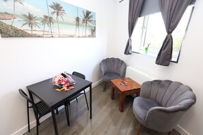 Superior Studio, City View | Individually decorated, individually furnished, free WiFi, bed sheets - VR Apartments (Glasgow)