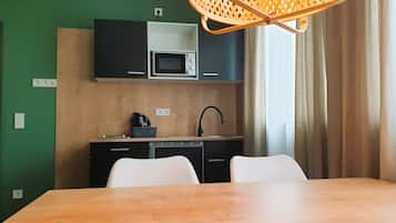 Apartament | Cuina privada | Frigorífic, microones, placa de cuina i bullidora elèctrica