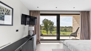 4 chambres, fer et planche à repasser, accès au Wi-Fi (inclus)