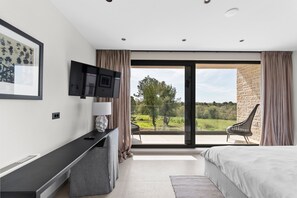 4 bedrooms, iron/ironing board, free WiFi, bed sheets - Villa Caruso by Villas Guide (Tar)