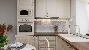 Refrigerador, microondas, horno y lavavajillas 