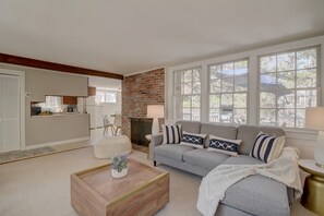 テレビ、暖炉、書斎 / ワークスペース