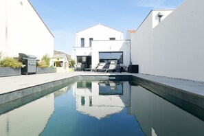 UppvÀrmd pool