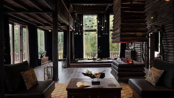 Phòng Suite Royal | Khu phòng khách