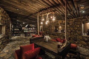 Royal Suite, Underground View | 1 bedroom, free minibar, individually decorated, individually furnished - P'apiu Resort (Bac Me)