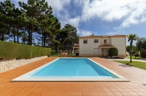 Outdoor pool, a heated pool - Apartment (T3) near the beach & golf in a luxury Resort (Amoreira)