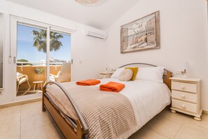2 habitaciones, tabla de planchar con plancha y cuna de viaje 