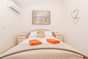 2 bedrooms, iron/ironing board, travel crib, free WiFi