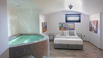 Exclusive Villa, Private Pool, Indoor Jacuzzi | Bain à remous privé