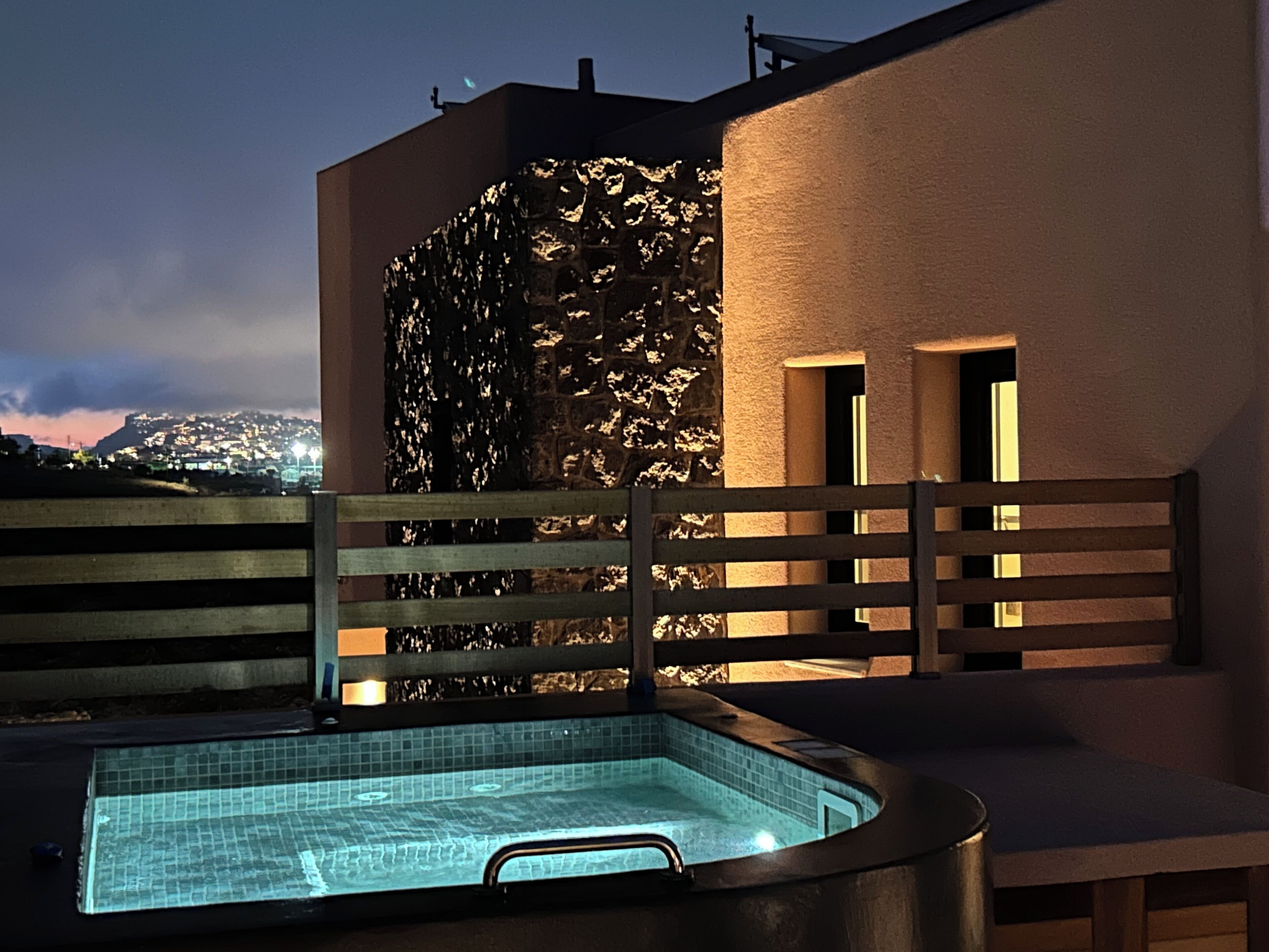 Deluxe Villa, Outdoor Jacuzzi, Sea View | Utsikt mot staden