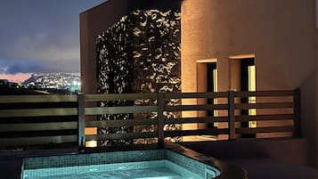 Deluxe Villa, Outdoor Jacuzzi, Sea View | Utsikt mot staden