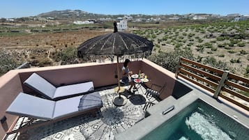 Signature Villa, Outdoor Jacuzzi, Sea View | Private spa tub