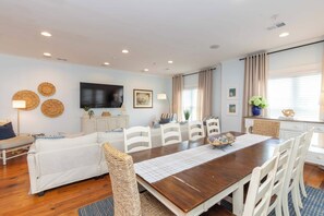 Dining - Game Room and Private Heated Pool + 5BR Sleeps 12 (Tybee Island)