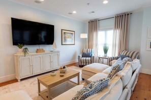 TV - Game Room and Private Heated Pool + 5BR Sleeps 12 (Tybee Island)