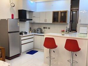 Private kitchen - "The Essence" - By Govindam - Luxury 1 BHK suite (Bengaluru)