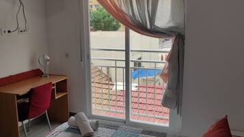 4 bedrooms, desk, iron/ironing board, free WiFi