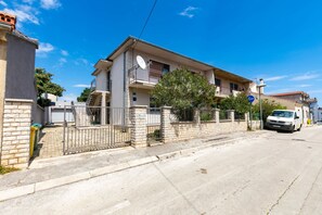 Exterior - 2B Apartment Castegner with garden & free parking (Pula)