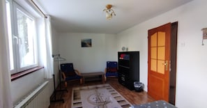 Habitación económica con 2 camas individuales, vistas a la montaña, planta baja | Zona de estar