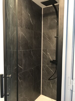 Shower, toilet paper - Maisont3 Duplex Avec Cour Privée à 400 Plage (Angoulins)