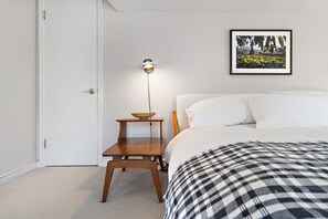 4 habitaciones, escritorio, tabla de planchar con plancha y wifi 