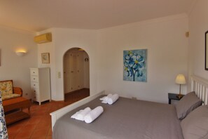 4 bedrooms, iron/ironing board, free WiFi, bed sheets - Villa Medeiros - Beach and Pool (Quinta do Lago)