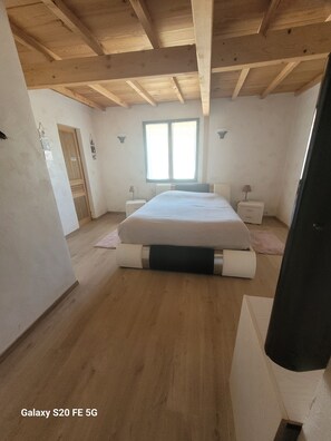 3 bedrooms, iron/ironing board, WiFi, bed sheets - Maison de Charme (Saint-Hilaire-d'Ozilhan)