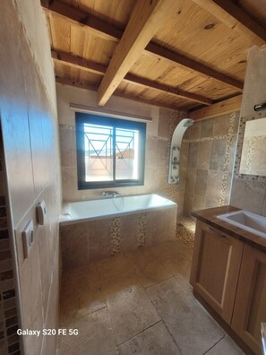 Hair dryer, towels - Maison de Charme (Saint-Hilaire-d'Ozilhan)