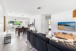 TV, offices - Splash into Sunshine: Heated Pool Oasis! (Wilton Manors)