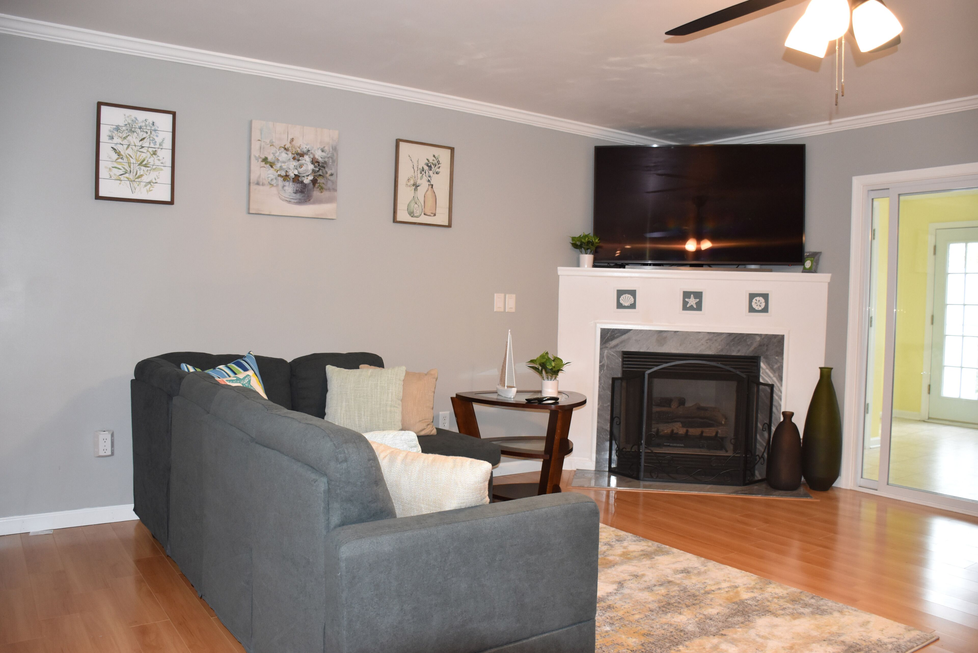 Well Appointed Three Bedroom Townhome East of Rte 1 and Minutes to Downtown Lewes and Delaware's Fantastic Beaches (Sleeps 10)