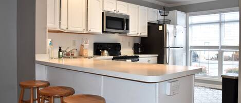 Mikrowelle, Herdplatte, Geschirrspüler