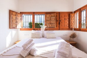 3 bedrooms, free WiFi, bed sheets