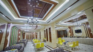 A spacious dining area with high ceilings, chandeliers, and a modern design. - COMFORT HOTEL SAMARKAND (Samarkand)