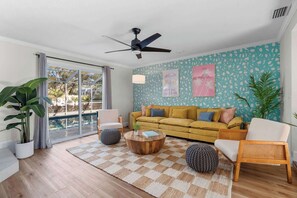 TV, peis og kontorer