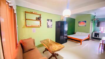 1 bedroom, individually furnished, desk
