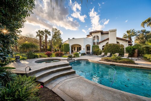 Lux Spanish Villa, Secret Desert Oasis Sleeps 12