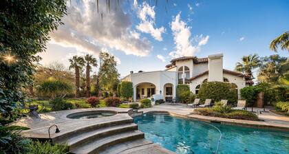 Lux Spanish Villa, Secret Desert Oasis Sleeps 12