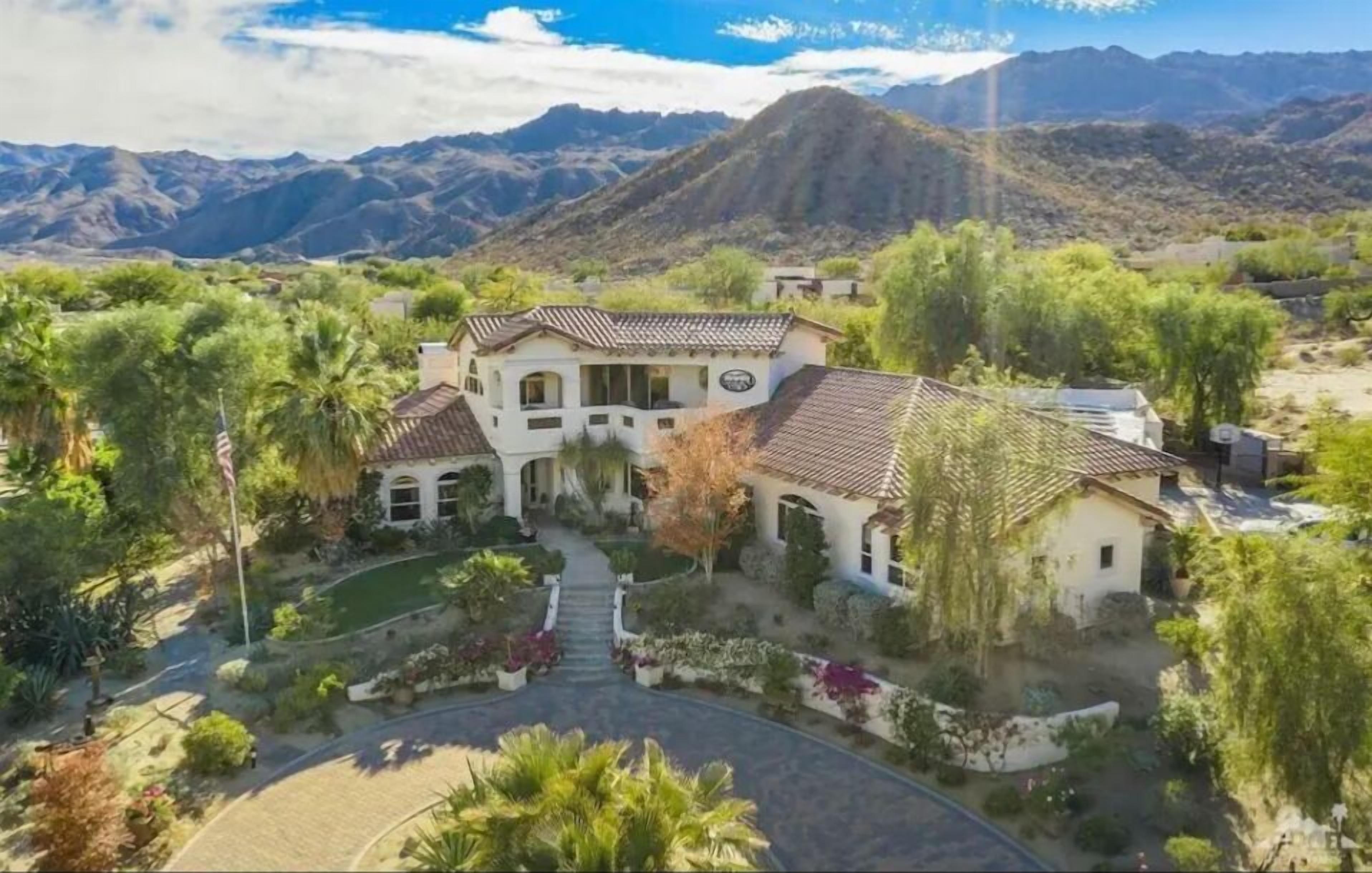 Luxury Spanish Villa, Perfect for Weekend Getaways. 5br Sleeps 10. 