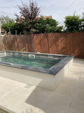 Pool - Studio à Louer Style Loft Cuisine Équipée Salle de Bain Avec Douche (Mantes-la-Jolie)