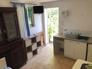 Interior - Petit Studio Dans un Écrin de Verdure, Avec Terrasse, 5 Minutes du Centre Ville (La Seyne-sur-Mer)