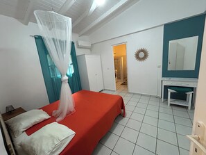 1 bedroom, iron/ironing board, free WiFi, bed sheets - Studio, bas de Villa « La Marguerite » (Deshaies)