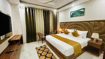 Deluxe Double Room | 1 bedroom, premium bedding, minibar, desk