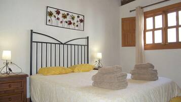 Bàn ủi/dụng cụ ủi quần áo