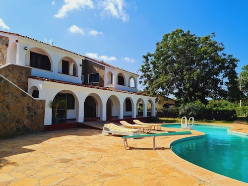 Lux Suites Sanuna Villas Diani