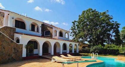 Lux Suites Sanuna Villas Diani