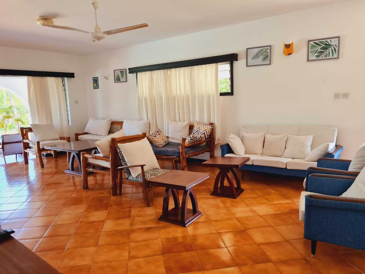 豪華別墅 | 客廳 | 34 吋智能電視連數碼電視頻道